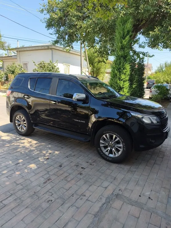 Chevrolet Trailblazer qora rang 1 Chevrolet Trailblazer qora rang 1