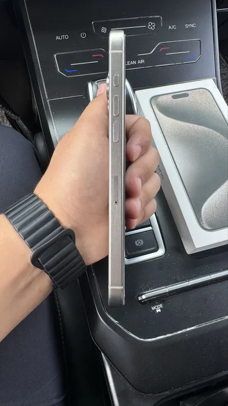 iPhone 15 Pro Max — фото 2