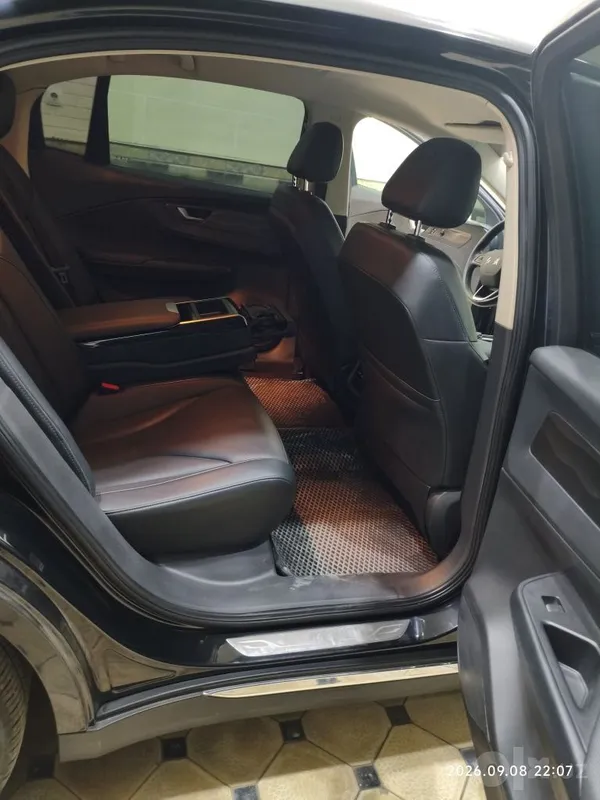 Hongqi eqm5 500 plus 6 Hongqi eqm5 500 plus 6