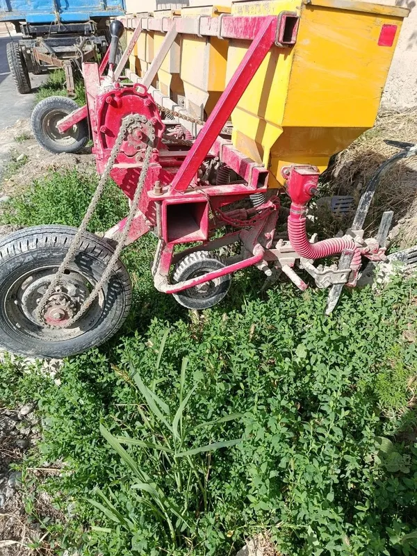 Traktor kultuvatori 1 Traktor kultuvatori 1