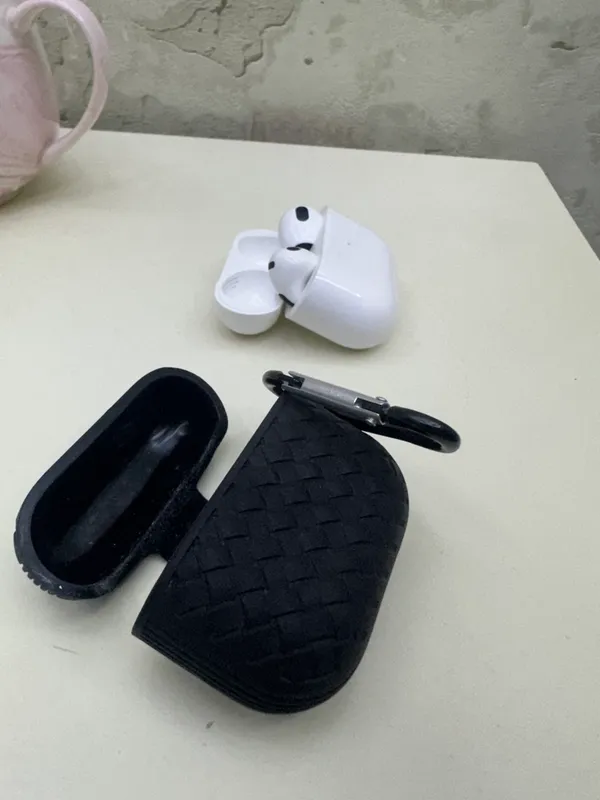 Продаются Apple AirPods 1