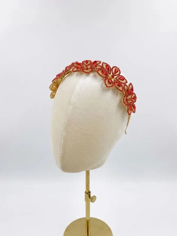 Kelinchaklarimiz uchun bejirim diadema Kelinchaklarimiz uchun bejirim diadema