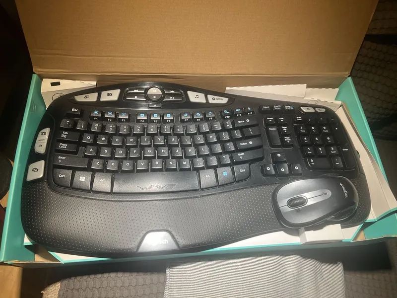 комплект беспроводной клавиатуры и мыши Logitech MK550