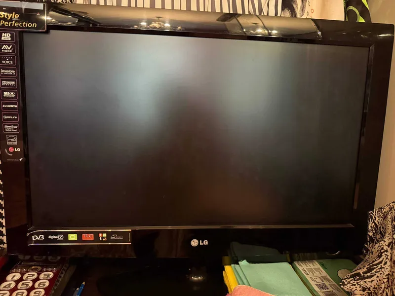 Телевизор LG плоский 1