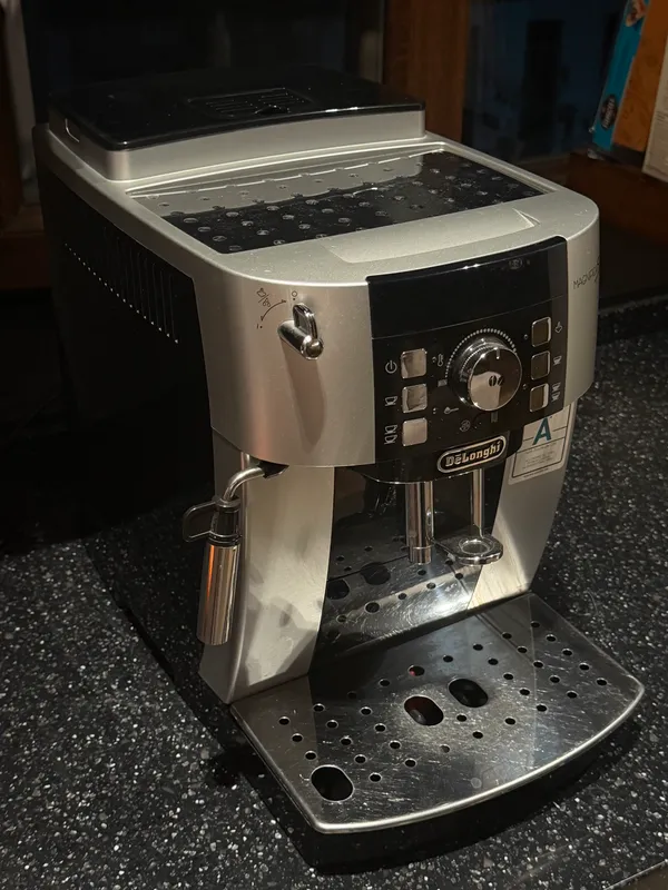 Кофемашина De’Longhi Magnifica 2
