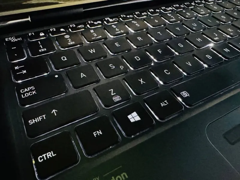 X360 Dynabook Core i5-11gen 8/256GB 6 X360 Dynabook Core i5-11gen 8/256GB 6