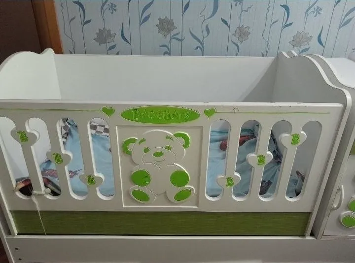 Bolalar belanchagi arzon narxda srochni sotiladi. Bolalar belanchagi arzon narxda srochni sotiladi.