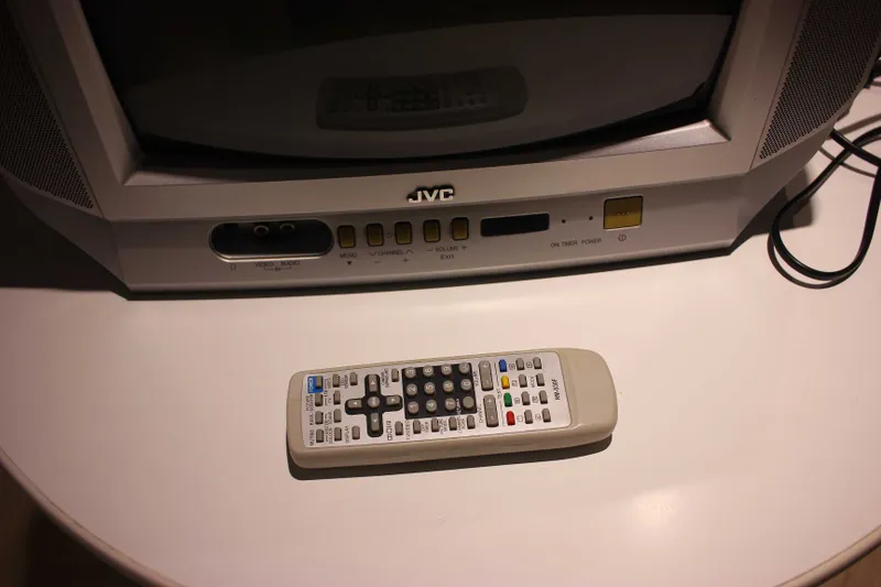 Продается ЭЛТ телевизор марки JVC AV-14FT 6 Продается ЭЛТ телевизор марки JVC AV-14FT 6