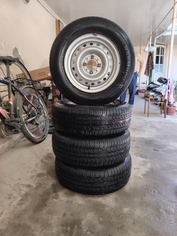 Диск и шина 13 R 185/70, идеальное состояние, от «Жигулей» 1 Диск и шина 13 R 185/70, идеальное состояние, от «Жигулей» 1