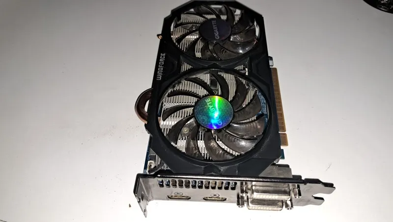Видеокарта GIGABYTE 750ti 2