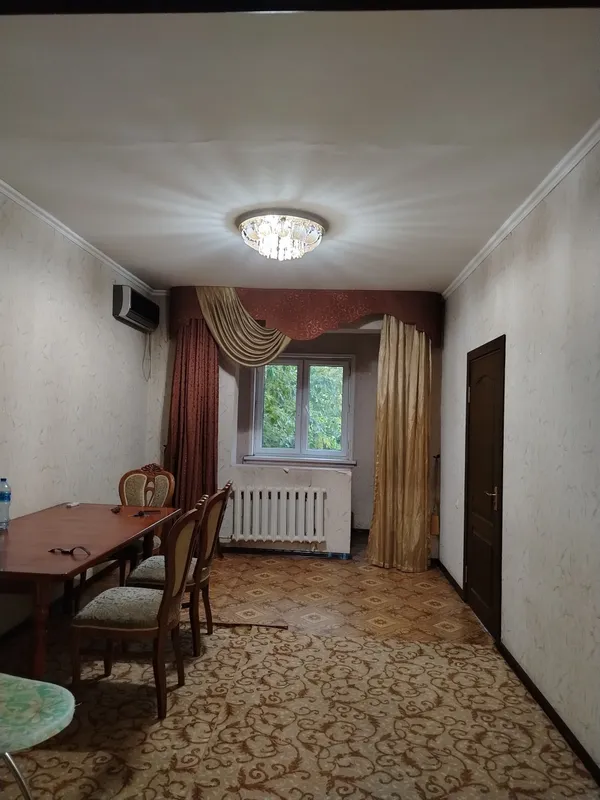 Продаётся просторная 3-комнатная квартира с мебелью и техникой, 3/5, рядом с метро (400 м) 1 Продаётся просторная 3-комнатная квартира с мебелью и техникой, 3/5, рядом с метро (400 м) 1