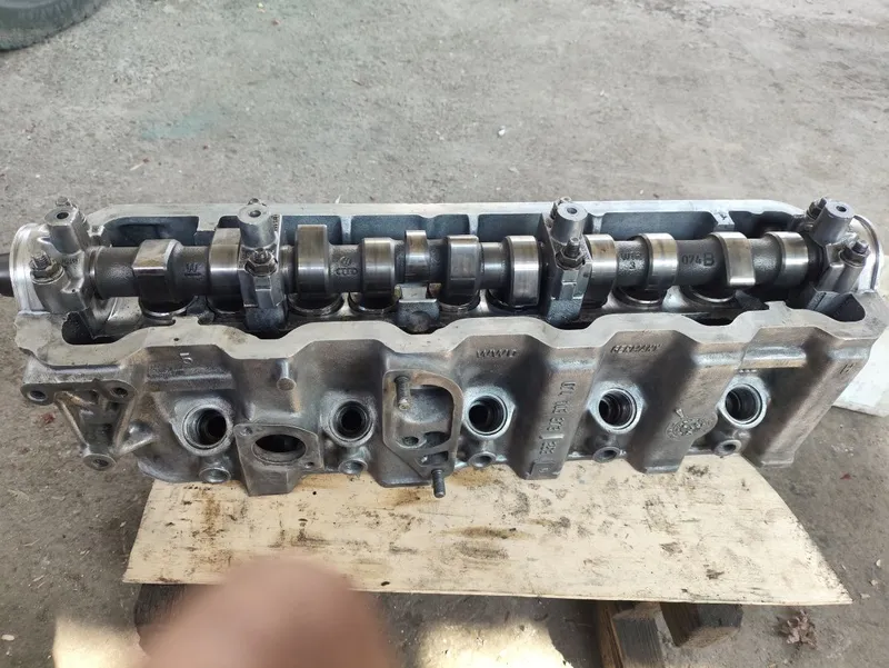 Продаётся головка цилиндров 2.4 Volkswagen T4 3 Продаётся головка цилиндров 2.4 Volkswagen T4 3