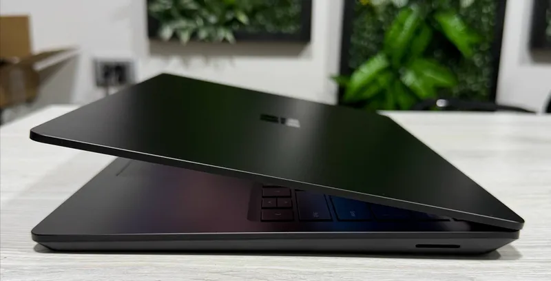 Surface Laptop 6 2K Core i5 Ultra 135H/16GB/512GB 5 Surface Laptop 6 2K Core i5 Ultra 135H/16GB/512GB 5