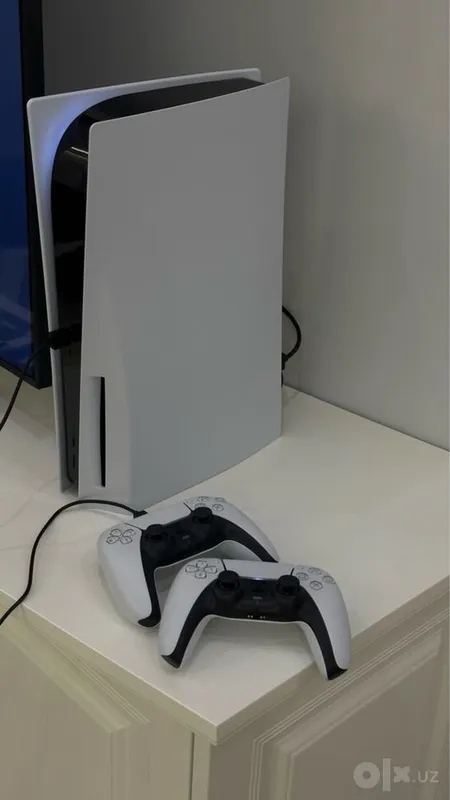 PlayStation 5 Slim + 4 оригинальных DualSense — полный комплект 1 PlayStation 5 Slim + 4 оригинальных DualSense — полный комплект 1