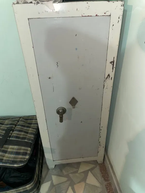 Savetskiy seyf sotiladi