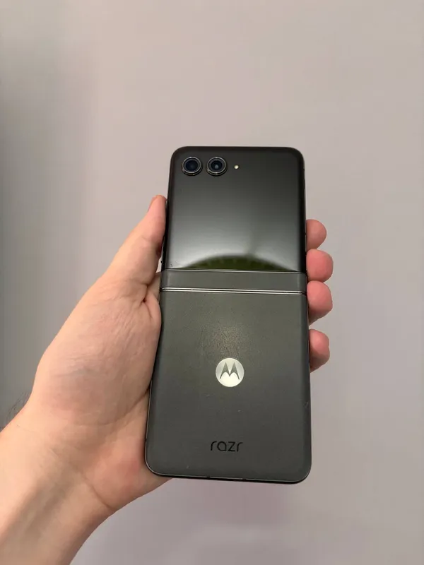 Motorola Razr 50 (256 GB) - срочно — фото 1