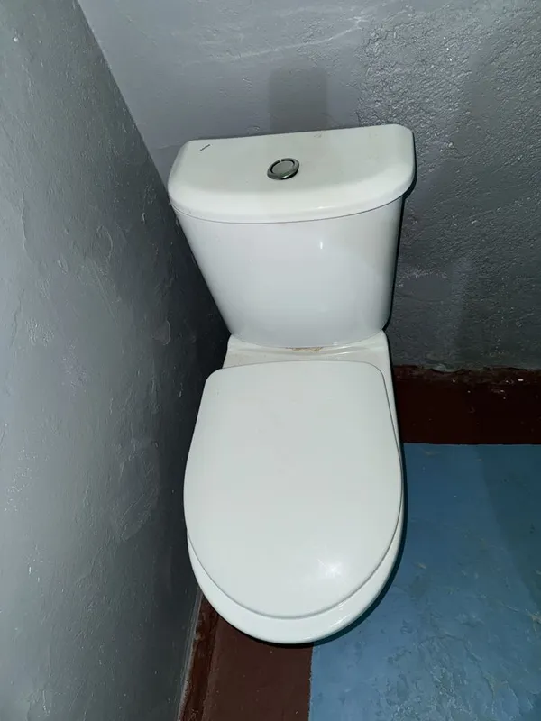 Unitaz srochna sotiladi 1