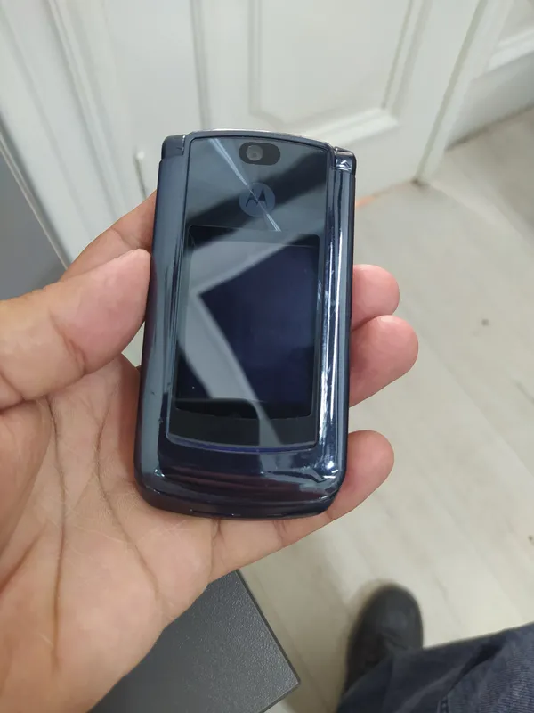 motorola Razr2 v8 perfectum knopkali telefon