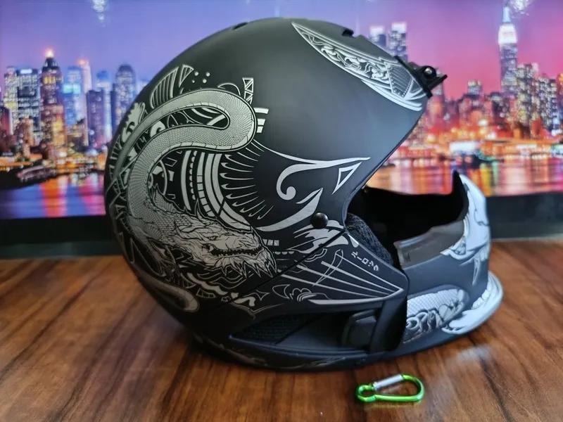 Лыжный шлем от Английского бренда RUROC 3