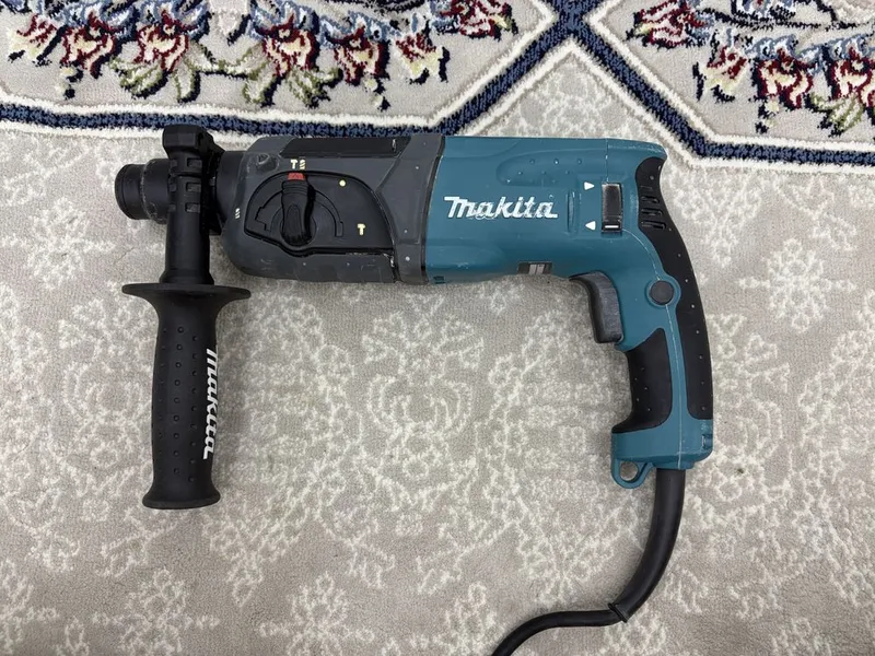 Продаётся перфоратор makita HR2470
