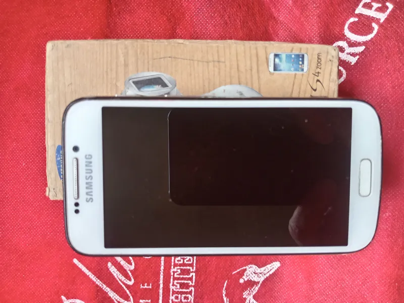 Продаеться Samsung Galaxy S4 zoom на запчасти 2 Продаеться Samsung Galaxy S4 zoom на запчасти 2