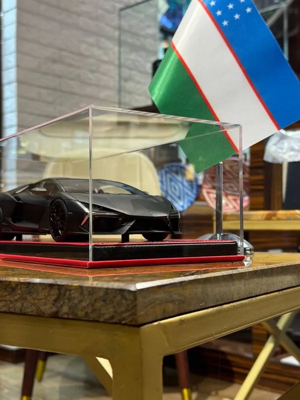 1:18 o‘lchamdagi kolleksion Lamborghini modeli 8