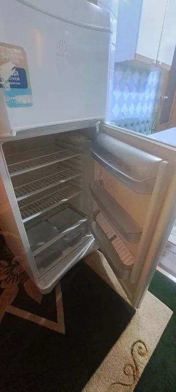 Холодильник indesit 2