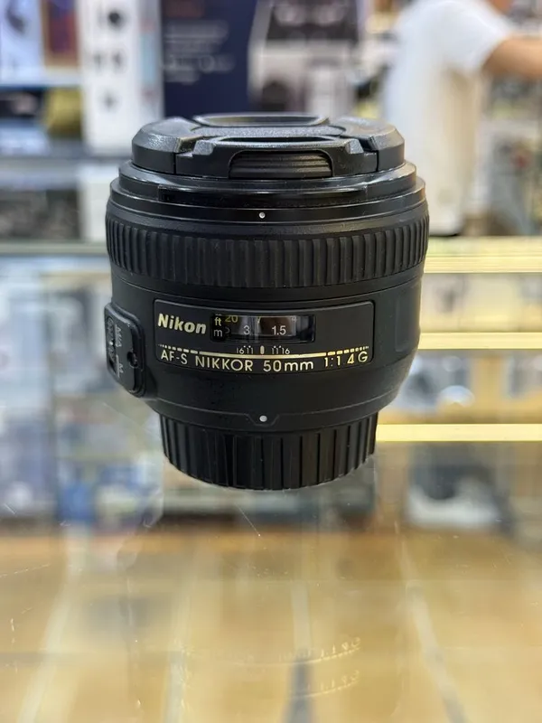 Продается объектив 50 MM 1.4 Nikon Продается объектив 50 MM 1.4 Nikon