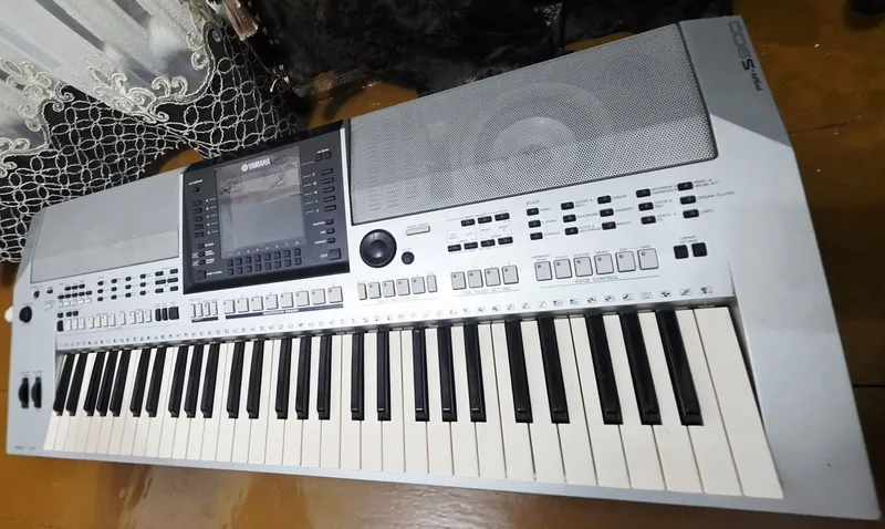 СРОЧНО ПРОДАЁТСЯ сентизатор yamaha psr S900 3 СРОЧНО ПРОДАЁТСЯ сентизатор yamaha psr S900 3