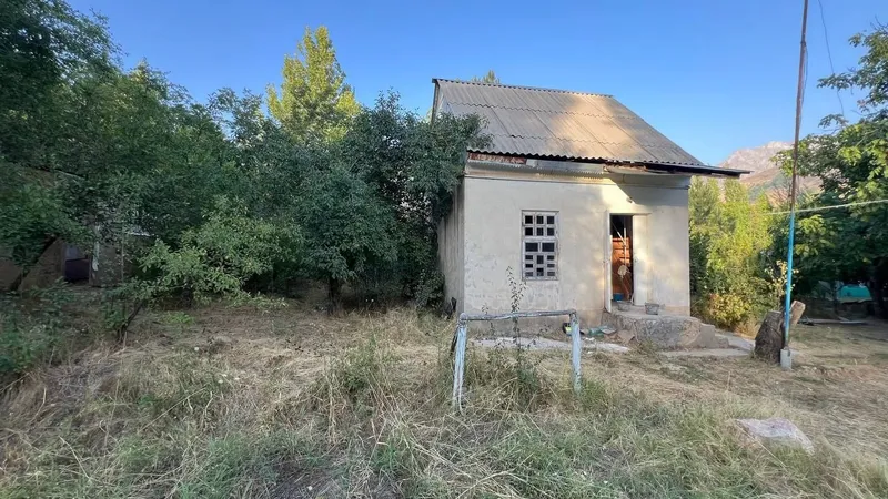 Bo'stonliq tumani Sijjak qishlog'ida 8 sotix kadastrli yer sotiladi