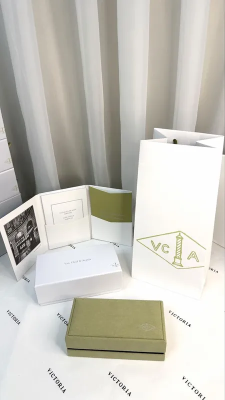 Оригиналтная упаковка Van Cleef & Arpels 1 Оригиналтная упаковка Van Cleef & Arpels 1