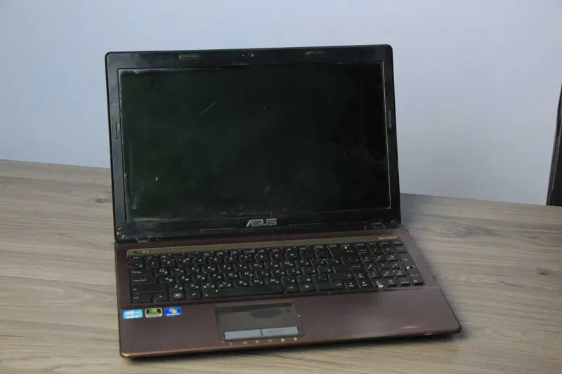 Remont yoki zapchast uchun Asus I3 2 avlod noutbook sotiladi