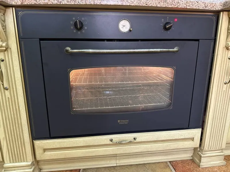 Продается духовая печь Hotpoint Ariston 90/60