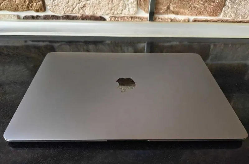 MacBook Air 13" 2019 / Core i5 / 8 GB RAM 3