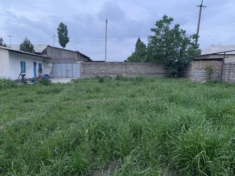 Срочно Участка сотилади 14 соток уйи билан. FOOD сити 1 км. Шоликор