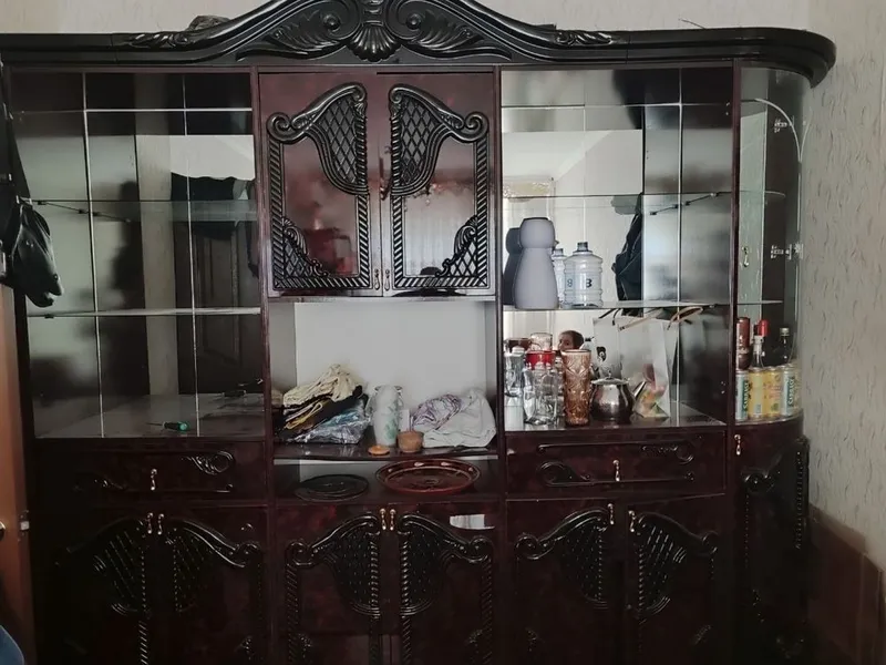 Сервант продаются срочно