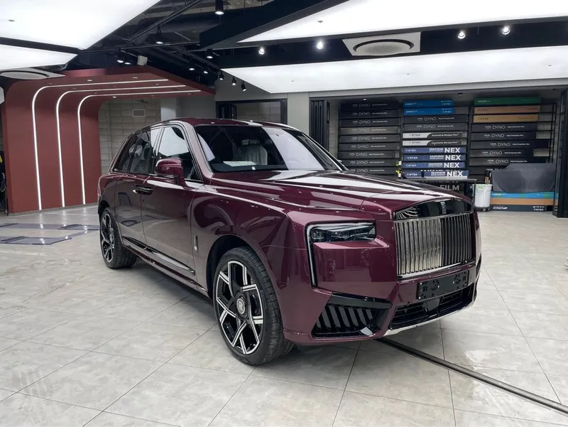 Rolls-Royce Cullinan Black Badge — фото 1