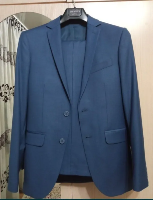 Продам б/у костюм тройку. На 13,14 лет