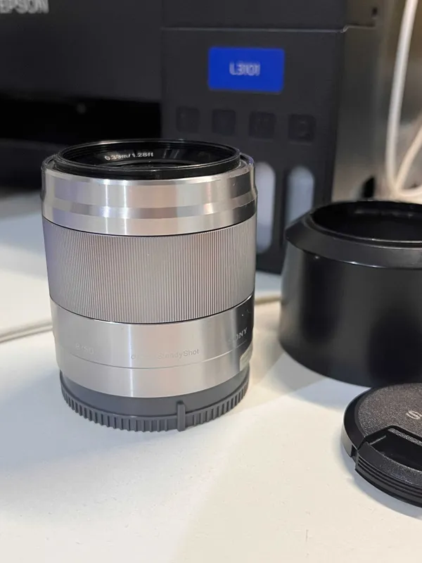 Объектив Sony E 50mm f/1.8 OSS