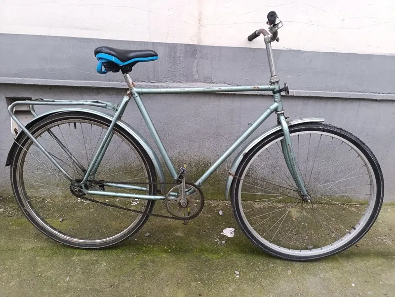 Velosiped Ural 28 razmer sssr yaxshi xolatda Velosiped Ural 28 razmer sssr yaxshi xolatda