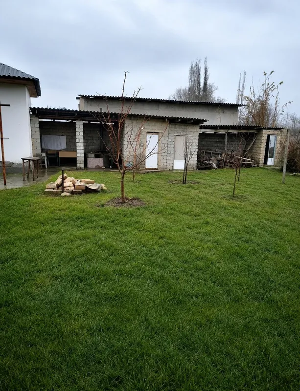 Dacha sotiladi, Tosh viloyati, Oqqo‘rg‘on, daryo yonida, 6 sotix, 3 xonali 2 Dacha sotiladi, Tosh viloyati, Oqqo‘rg‘on, daryo yonida, 6 sotix, 3 xonali 2