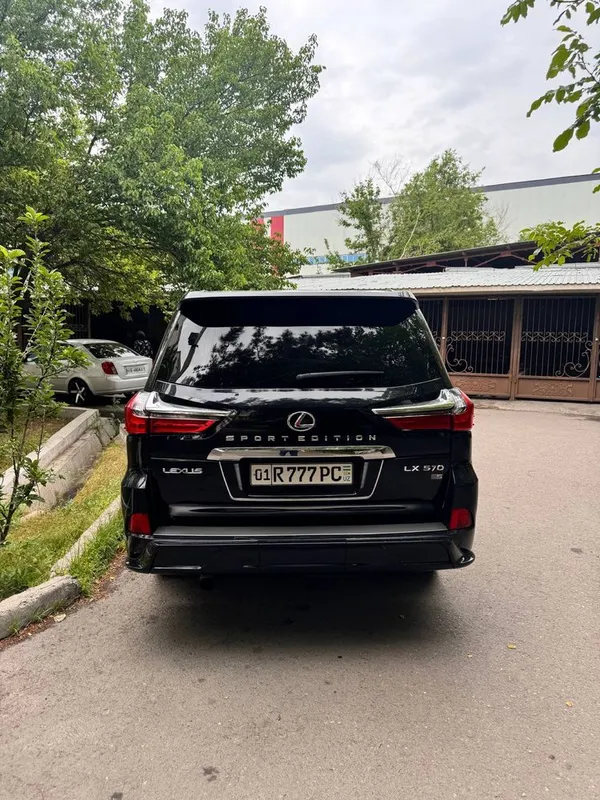 Lexus LX 570 Sport + 2011/12 2 Lexus LX 570 Sport + 2011/12 2