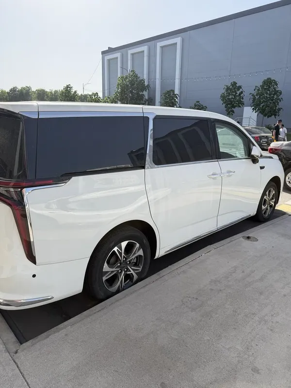 Maxus Mifa M9 mini van — фото 3