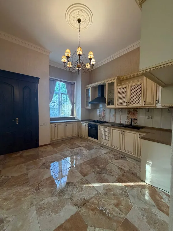 380 m² uy sotiladi, Mirzo Ulug‘bek tumani · ID 7083 3