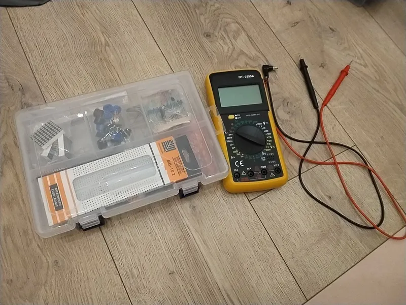 Arduino uno nabor + dt9205a multimetri bilan yaxshi holatda. Arduino uno nabor + dt9205a multimetri bilan yaxshi holatda.