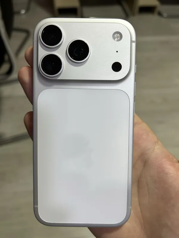 Iphone 17 pro silver