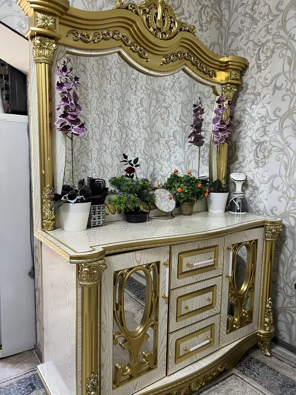 Комот Тройка мебель сотилади