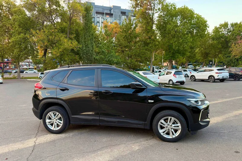 Chevrolet Tracker 2 LS 2023 | Чёрный 3 Chevrolet Tracker 2 LS 2023 | Чёрный 3