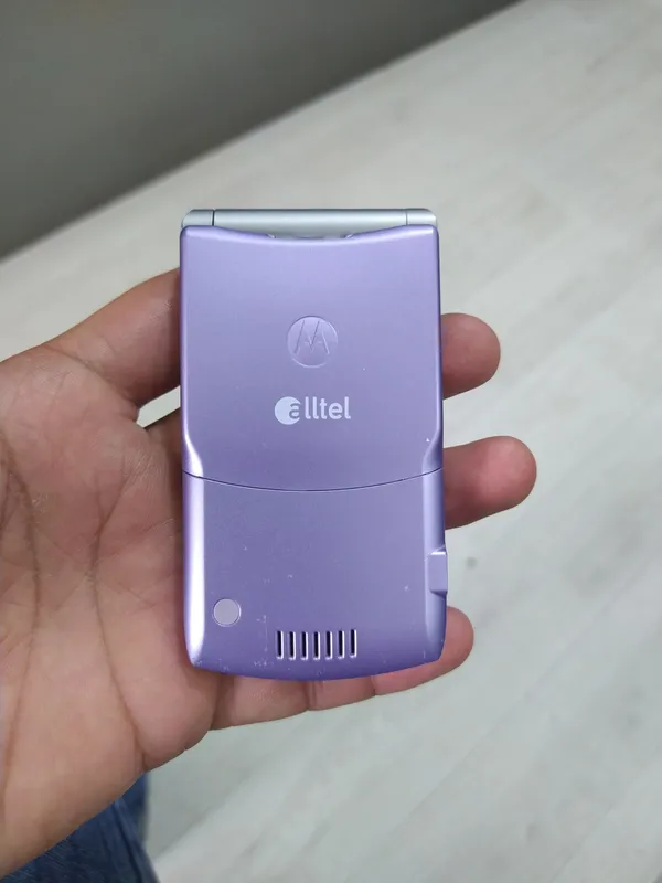 Мобильный телефон Motorola RAZR V3 Perfectum — фото 1