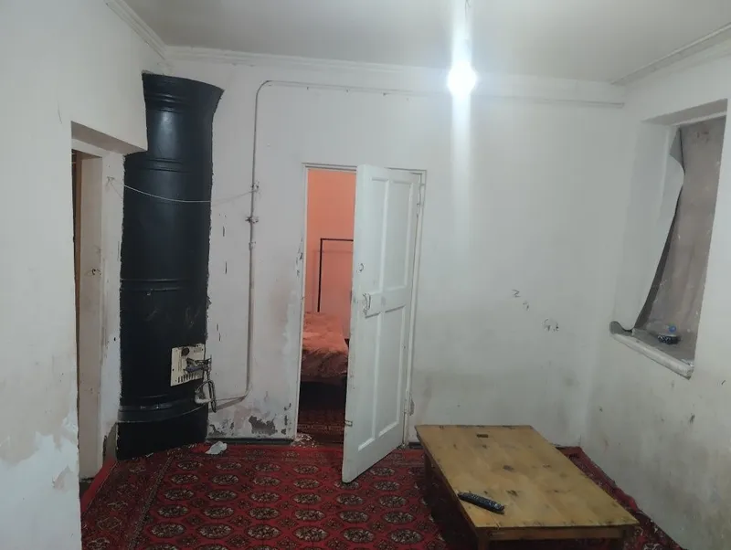 Hovlini sotiladi bozor orqasida 3 Hovlini sotiladi bozor orqasida 3
